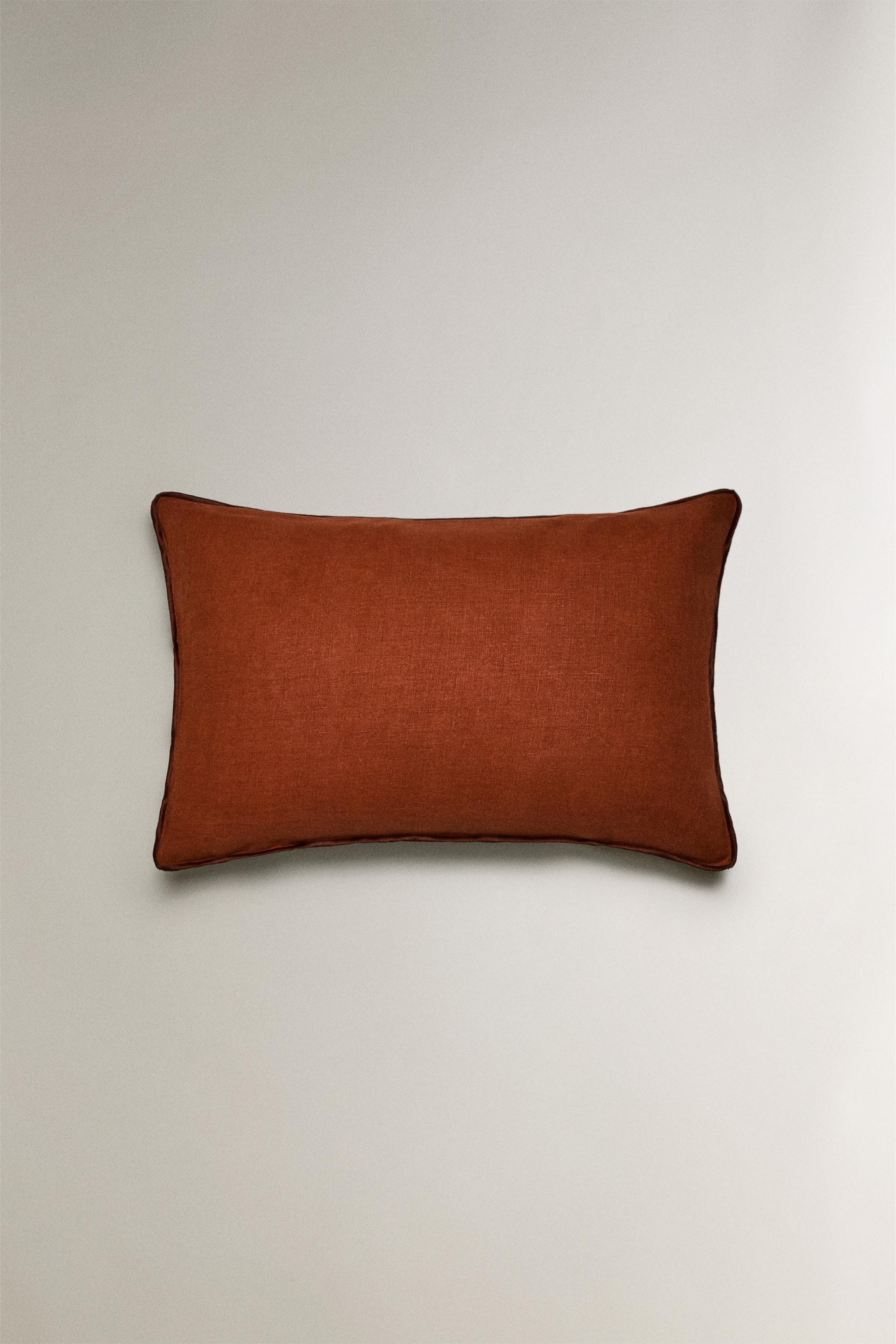 THROW PILLOW COVER WITH OVERLOCK